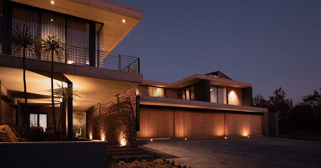 Outdoor_decking_with_deck-lights