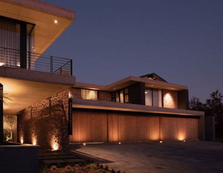 Outdoor_decking_with_deck-lights