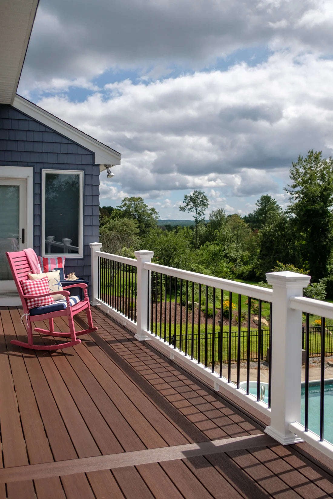 How to design and install stair stringers for a composite deck in Queb ...